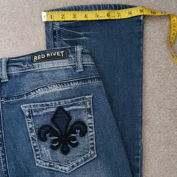 Red Rivet - Picture 3 of 12